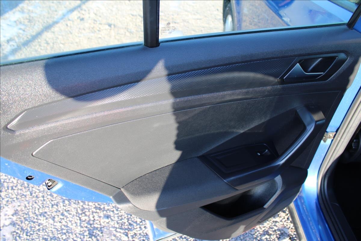 Volkswagen T-Roc SUV / Terénní 1,6 l 85 kw