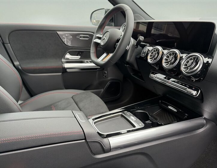 Mercedes-Benz GLA 12