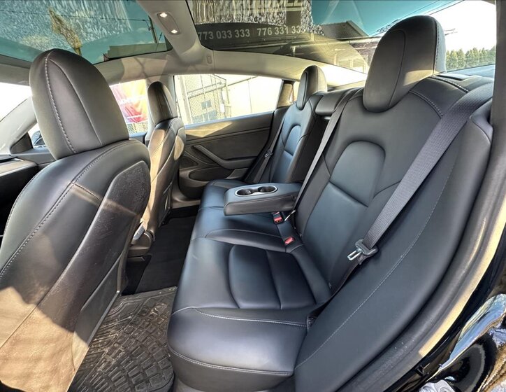 Tesla Model 3 Sedan / Limuzína 0,0 239 kw