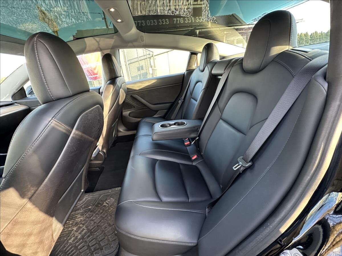 Tesla Model 3 Sedan / Limuzína 0,0 239 kw