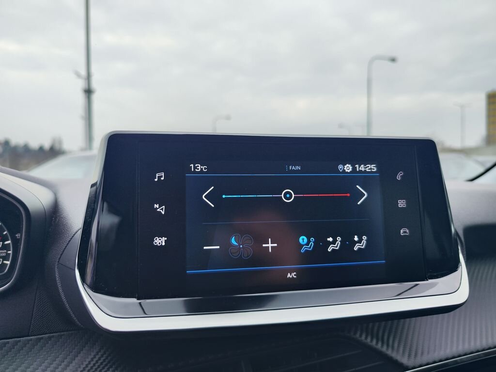 Peugeot 208 Hatchback 1,2 l 74 kw