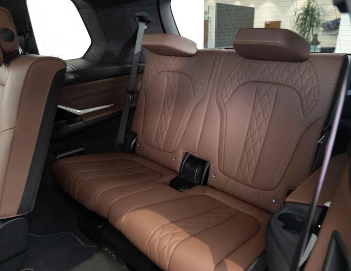 BMW X7 21