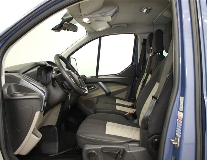 Ford Tourneo Custom 6
