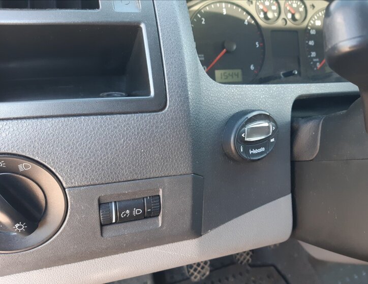 Volkswagen Transporter Skříň 2,5 l 128 kw