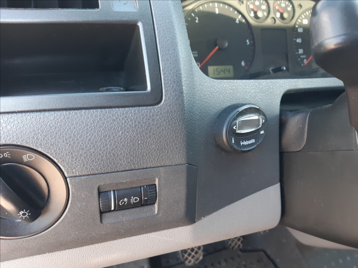 Volkswagen Transporter Skříň 2,5 l 128 kw