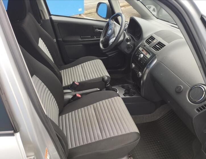 Suzuki SX4 8