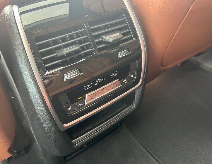 BMW X7 SUV / Terénní 3,0 l 250 kw