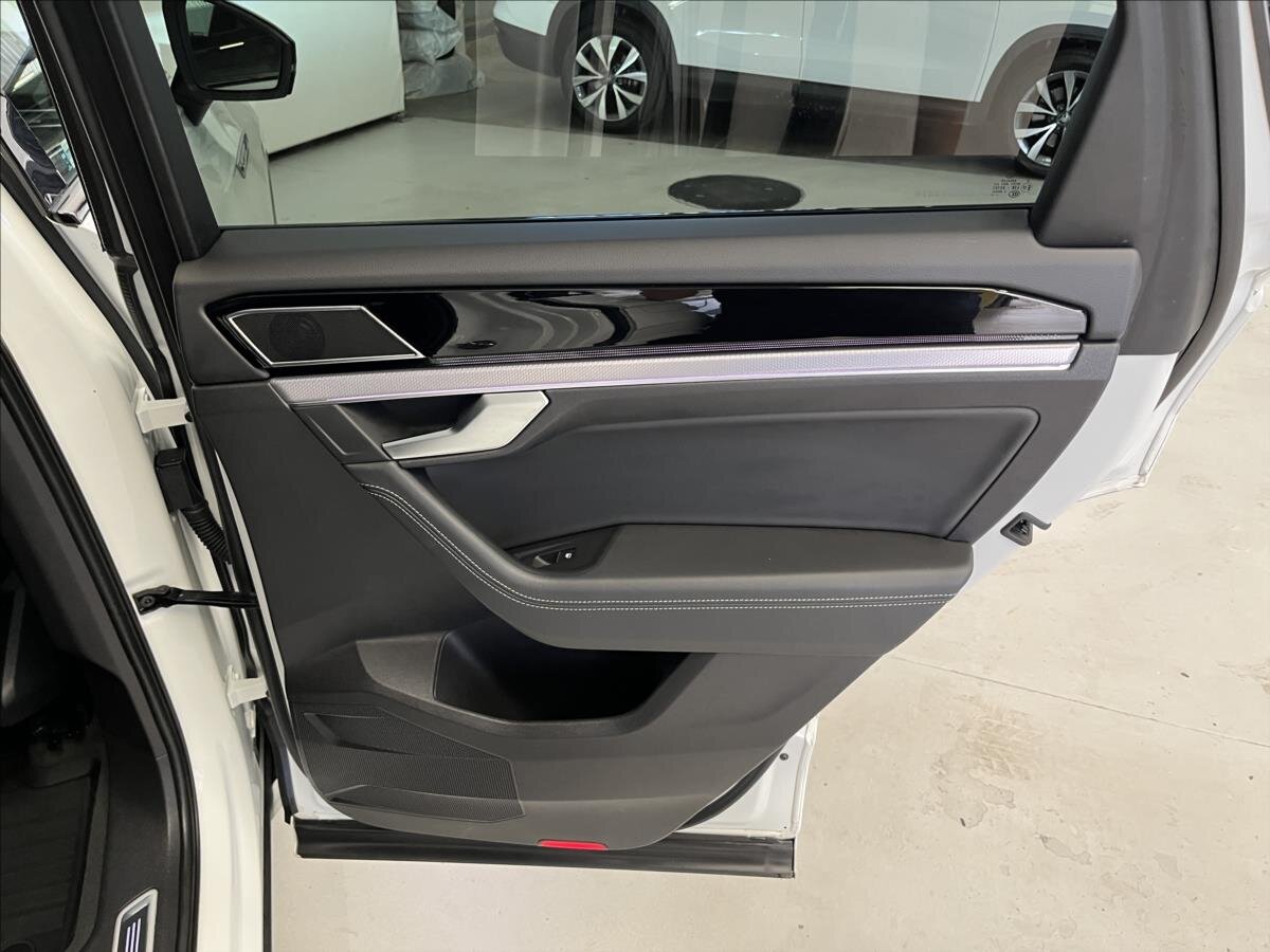 Volkswagen Touareg SUV / Terénní 4,0 l 310 kw