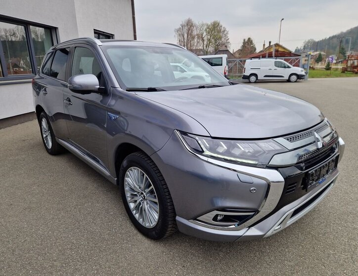 Mitsubishi Outlander SUV / Terénní 2,4 l 165 kw