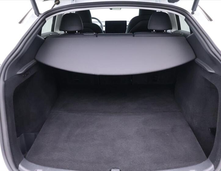 Tesla Model Y 11