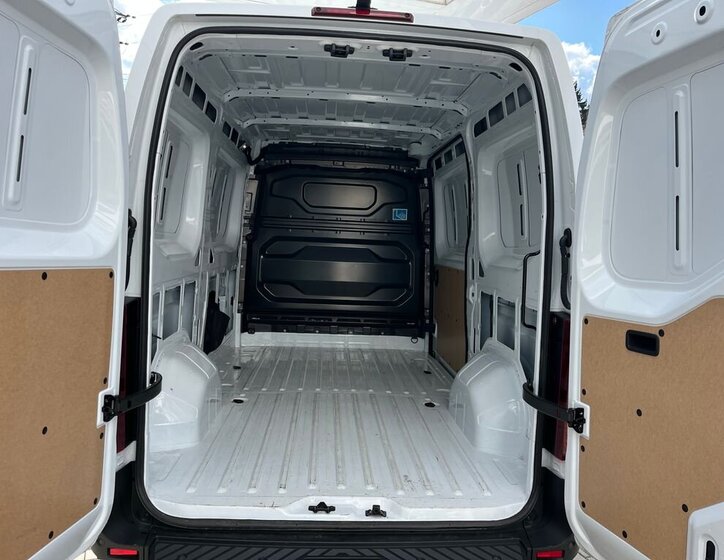 Nissan Interstar Skříň 2,0 l 96 kw