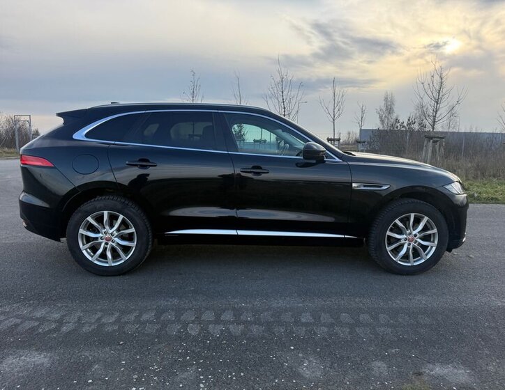 Jaguar F-Pace 6