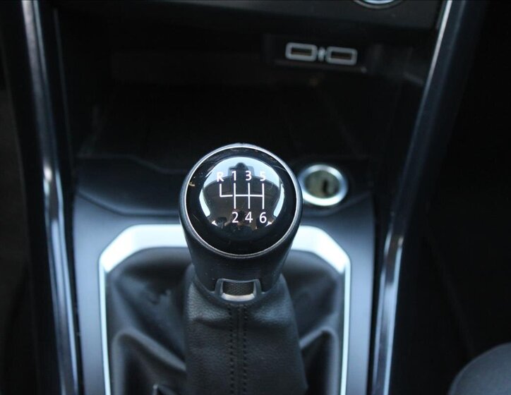 Volkswagen T-Roc SUV 1,6 l 85 kw