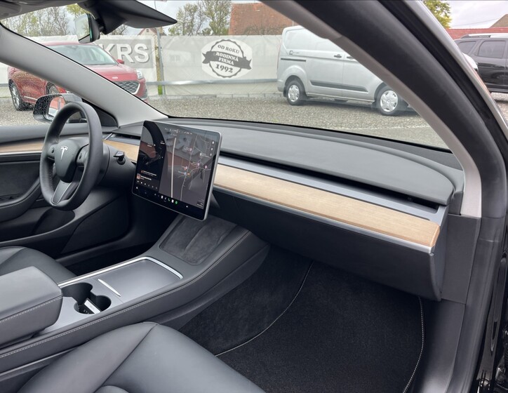 Tesla Model 3 22