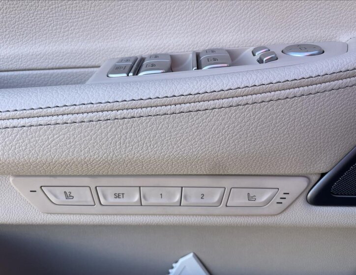 BMW Řada 7 Sedan 3,0 l 210 kw