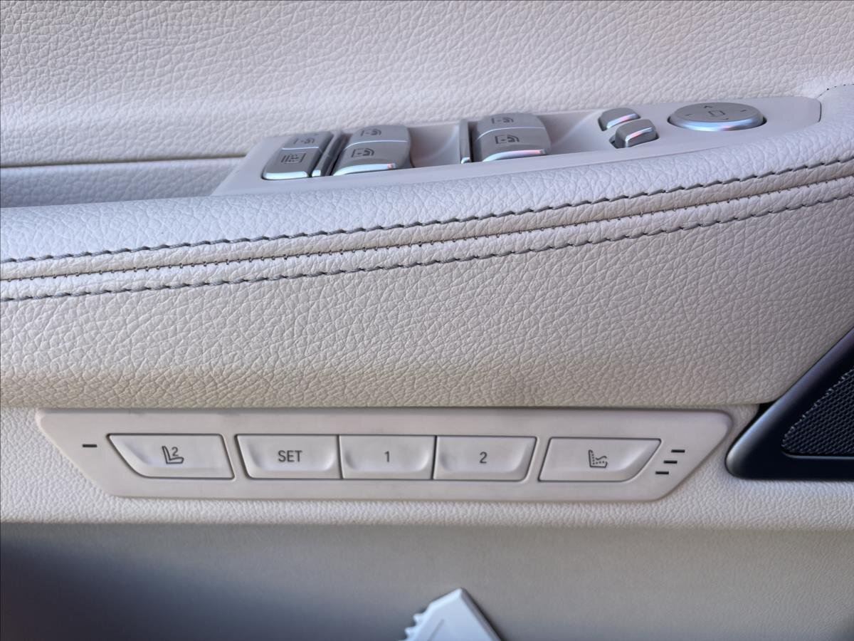 BMW Řada 7 Sedan 3,0 l 210 kw