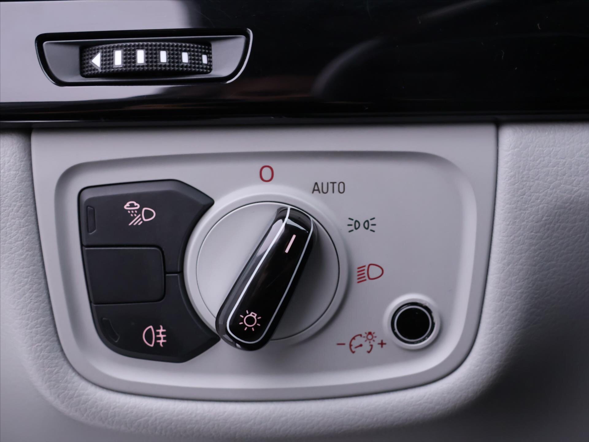 Audi A8 Sedan 4,2 l 273 kw