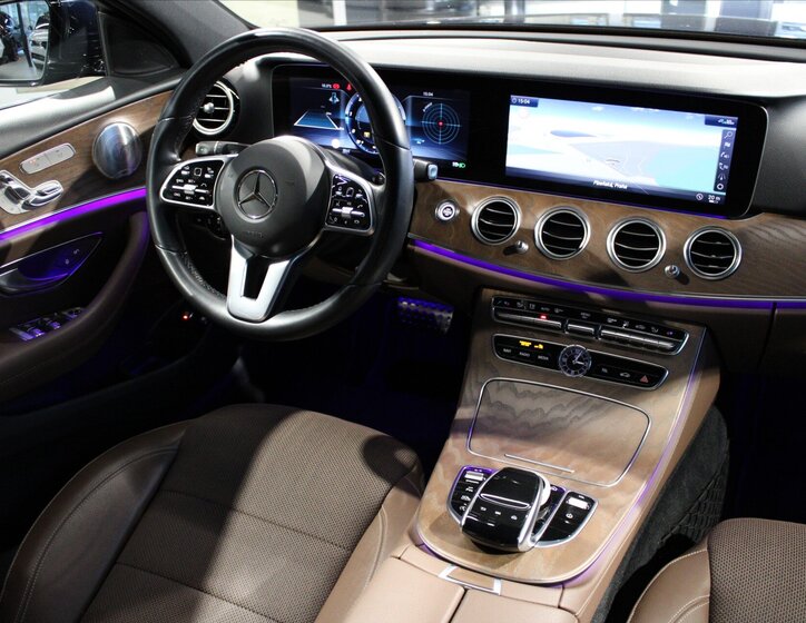 Mercedes-Benz Třídy E 12