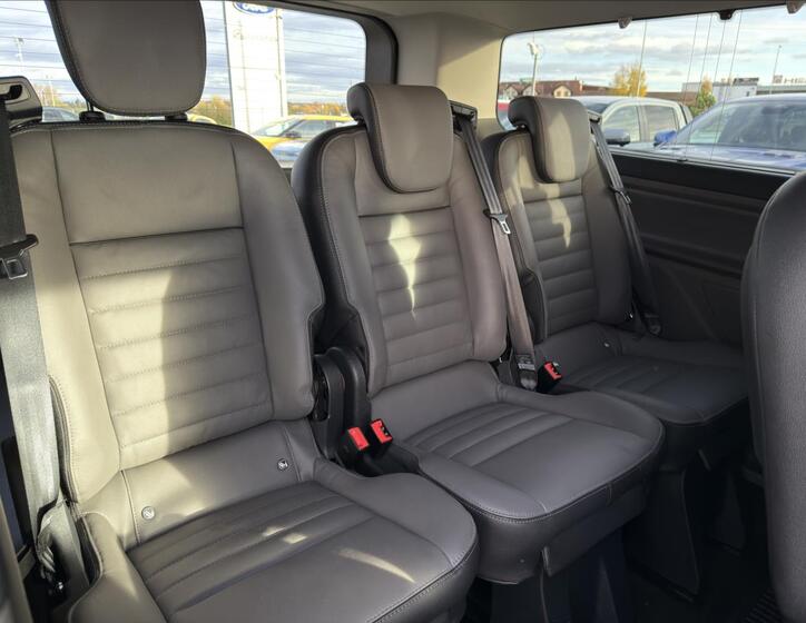 Ford Tourneo Custom 15