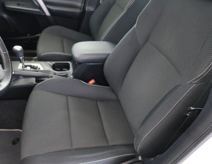 Toyota RAV4 SUV / Terénní 2,5 l 114 kw