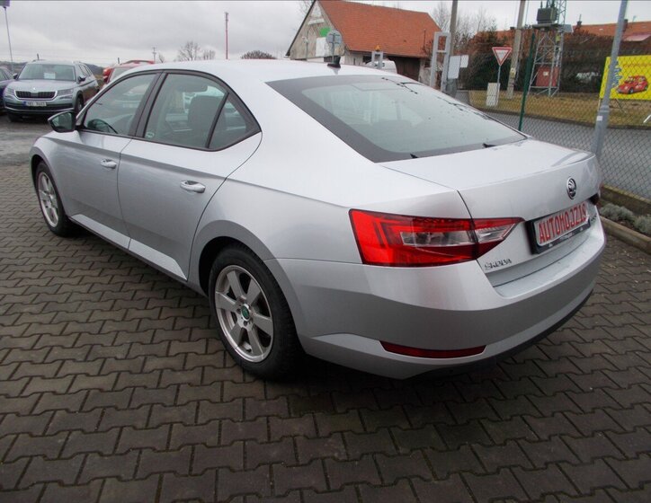Škoda Superb Sedan 2,0 l 110 kw