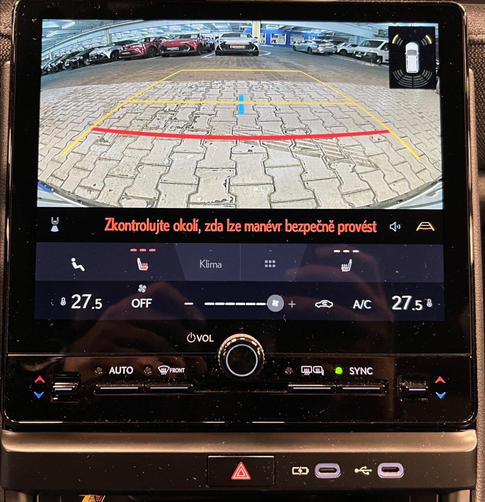 Lexus LBX SUV / Terénní 1,5 l 100 kw