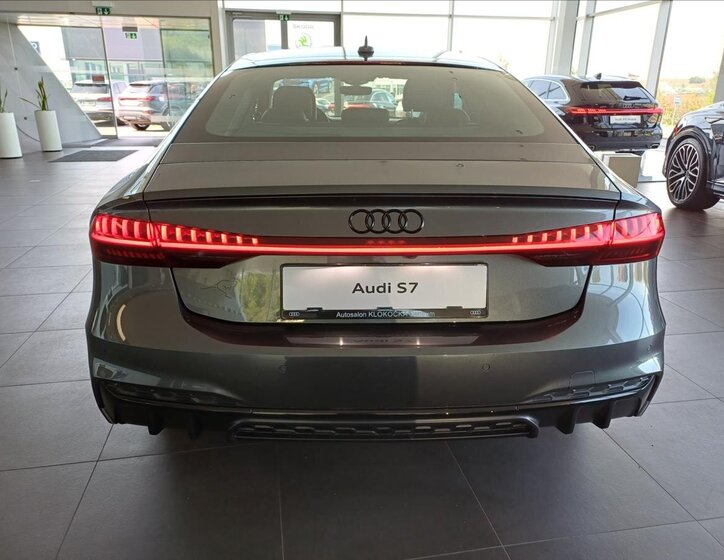Audi S7 6