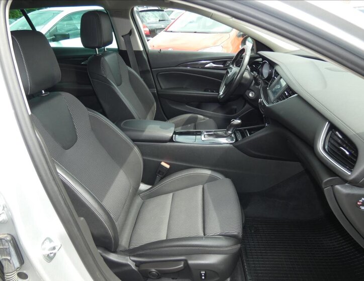 Opel Insignia Kombi 2,0 l 154 kw