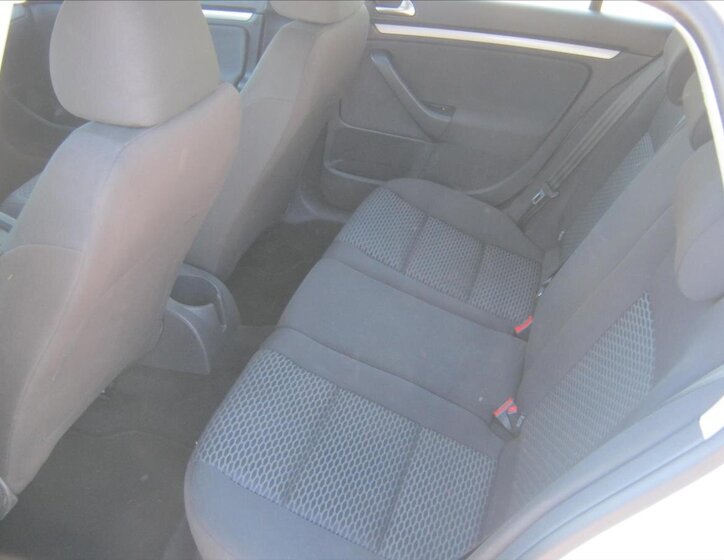 Volkswagen Golf Kombi 1,6 l 77 kw