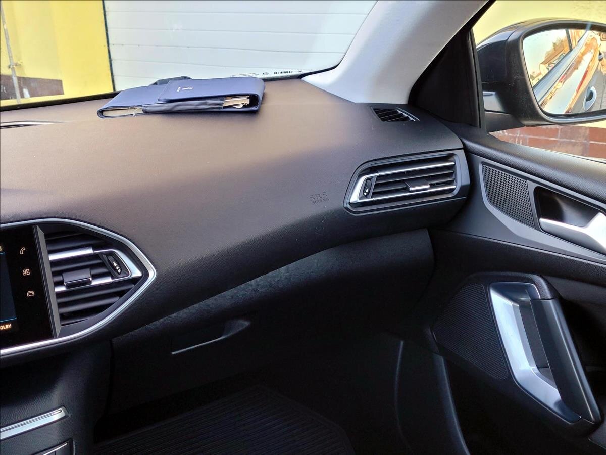 Peugeot 308 Hatchback 1,5 l 75 kw