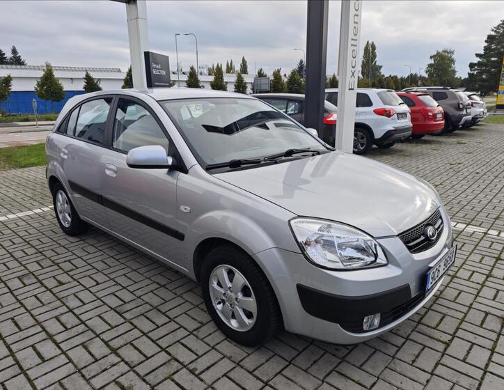 KIA Rio 8