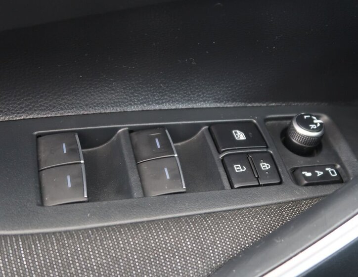 Toyota Corolla Sedan / Limuzína 1,8 l 72 kw