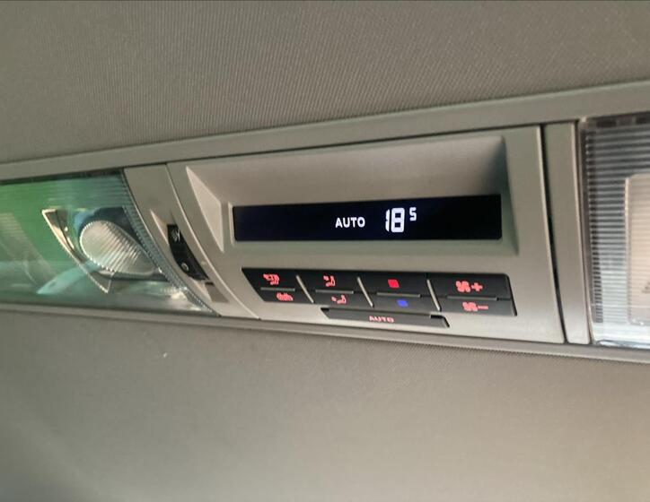 Volkswagen Multivan 25