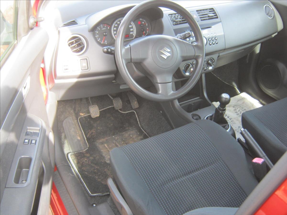 Suzuki Swift Hatchback 1,3 l 67 kw