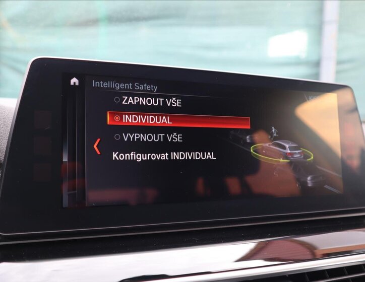 BMW Řada 5 Kombi 3,0 l 195 kw