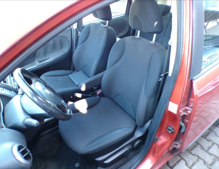 Nissan Note Kombi 1,4 l 65 kw