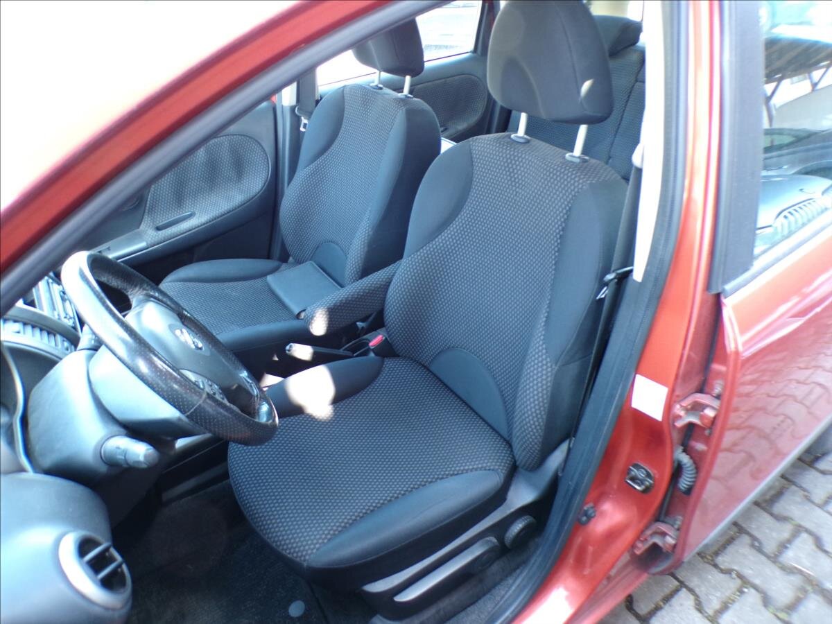 Nissan Note Kombi 1,4 l 65 kw