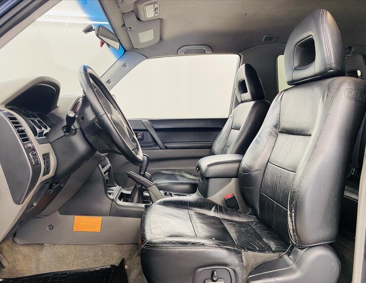 Mitsubishi Pajero SUV / Terénní 2,5 l 85 kw