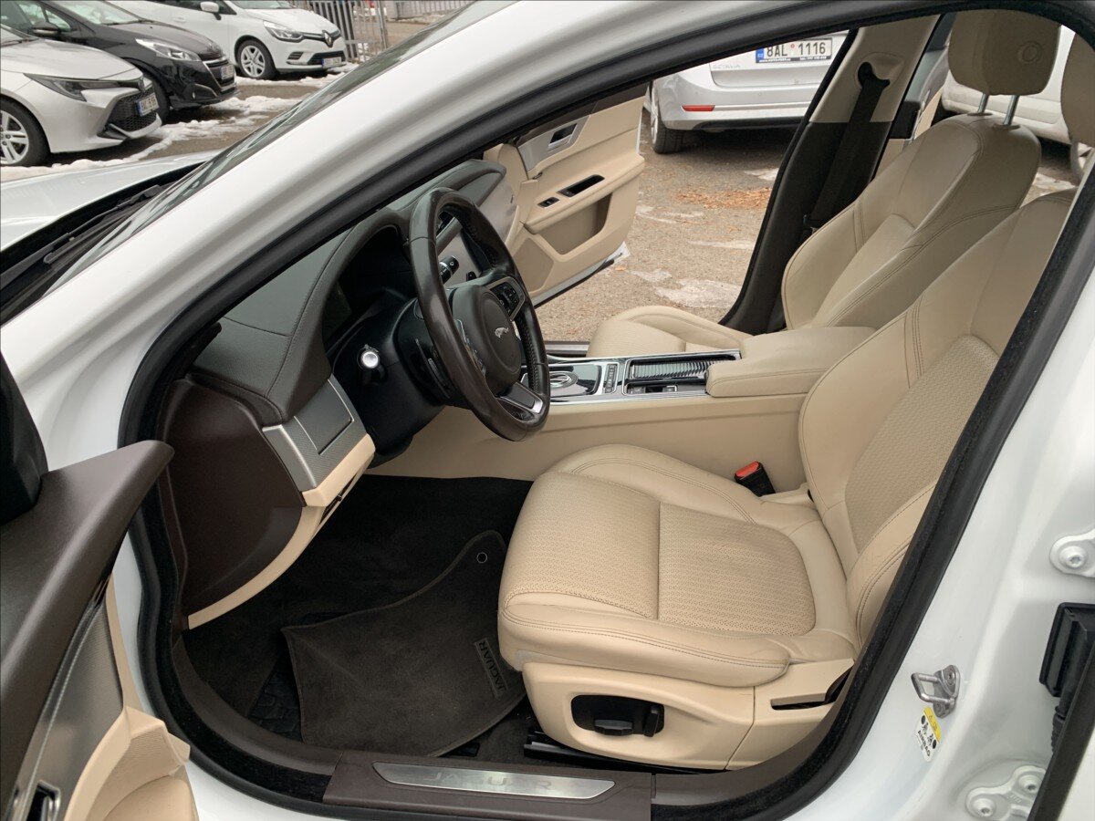 Jaguar XF Sedan 2,0 l 132 kw