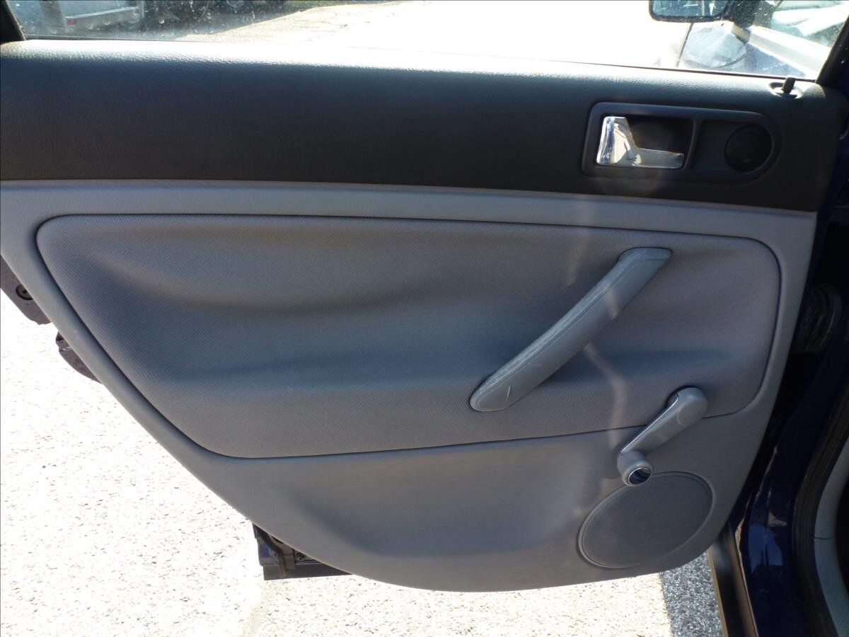 Volkswagen Passat Kombi 1,6 l 74 kw