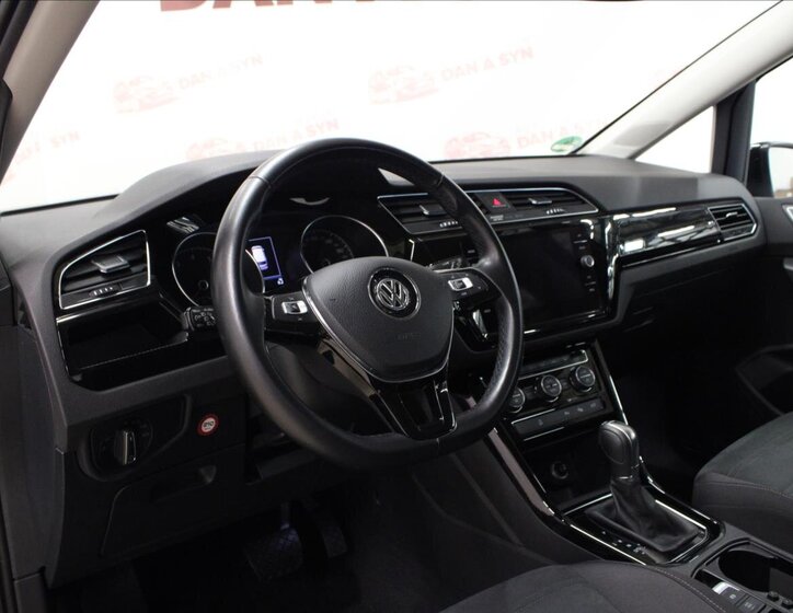Volkswagen Touran 10