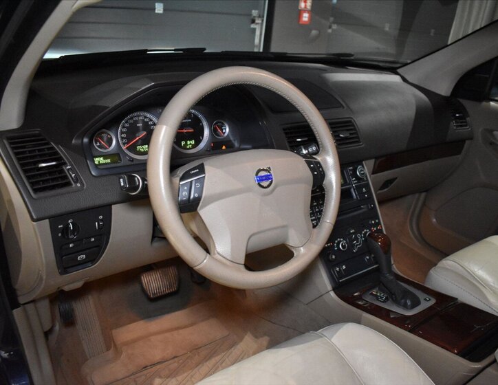 Volvo XC90 SUV / Terénní 2,4 l 147 kw