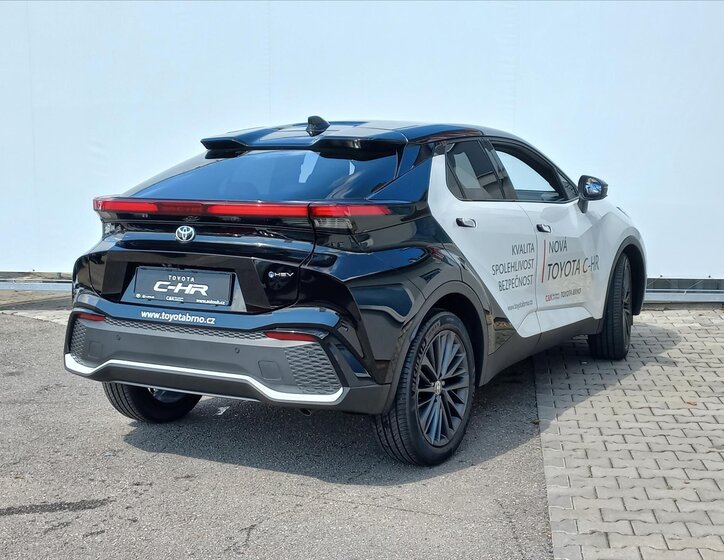 Toyota C-HR CUV / Crossover 2,0 l 112 kw