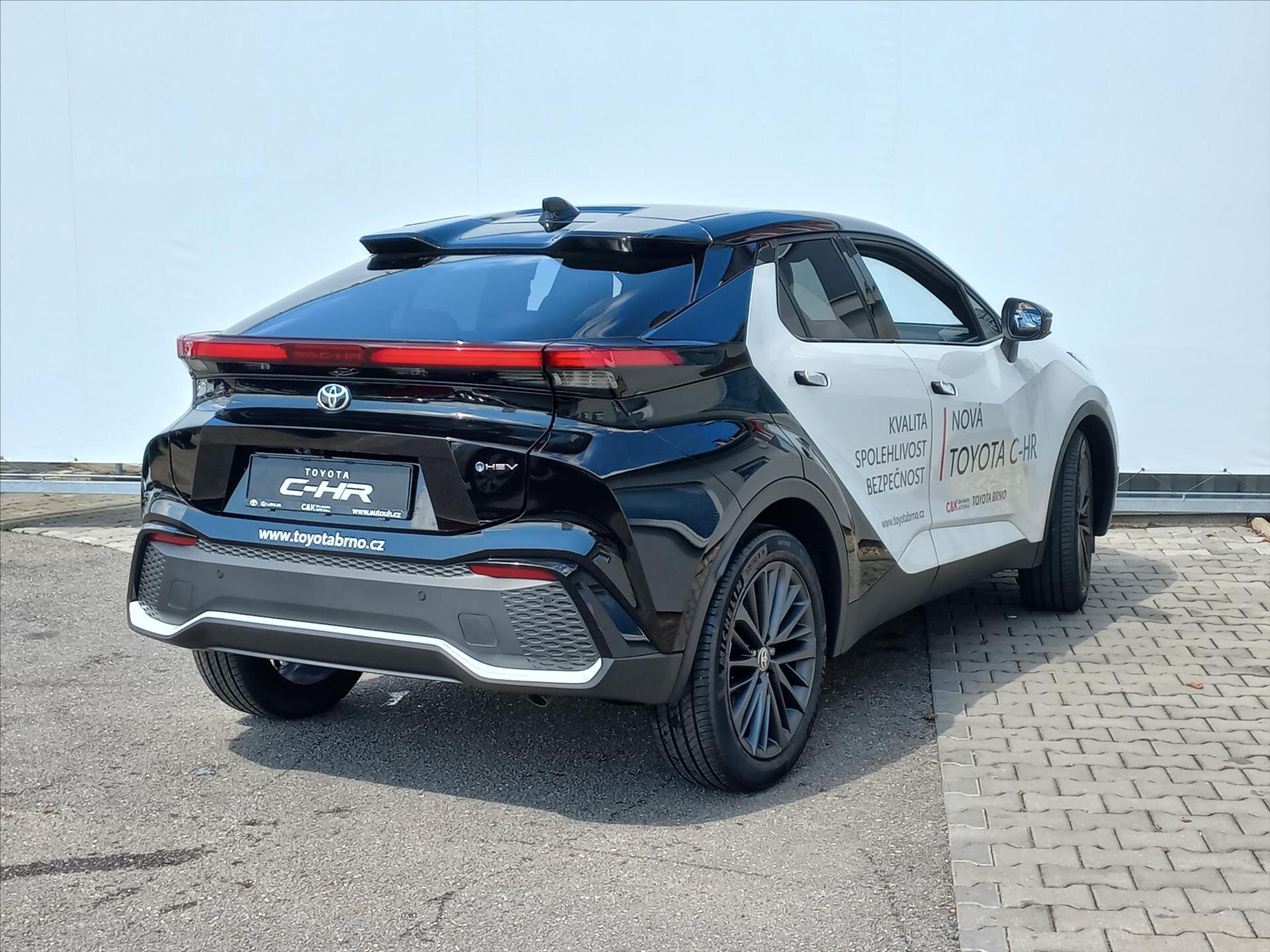 Toyota C-HR CUV / Crossover 2,0 l 112 kw