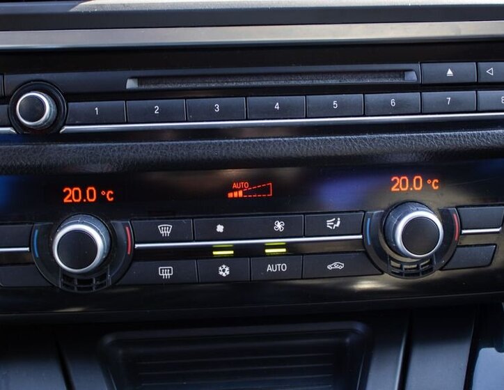 BMW Řada 5 Sedan / Limuzína 2,0 l 120 kw