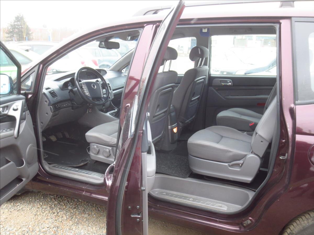 SsangYong Rodius VAN-Minibus 2,0 l 114 kw