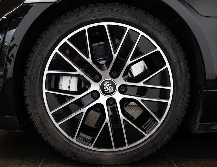 Porsche Taycan 23