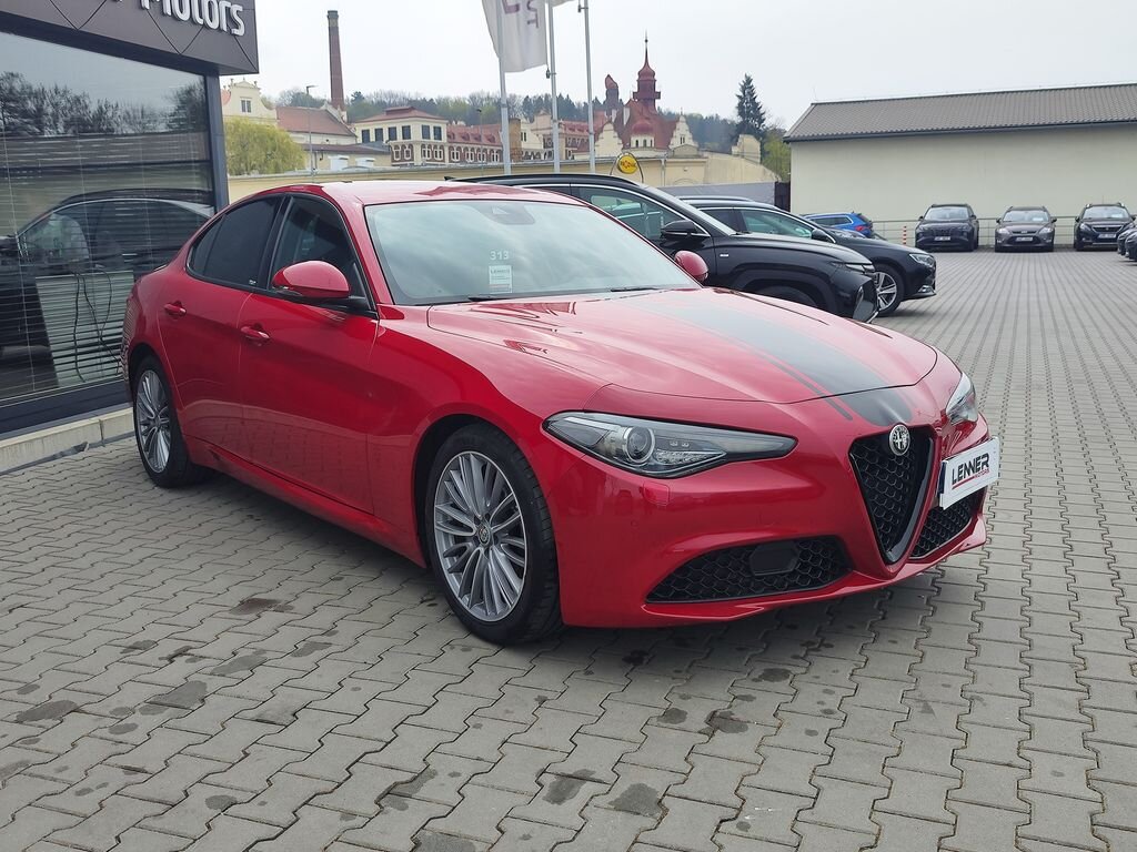 Alfa Romeo Giulia Sedan / Limuzína 2,1 l 110 kw