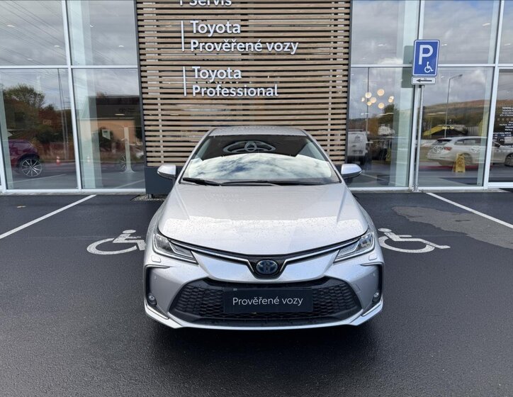 Toyota Corolla Sedan / Limuzína 1,8 l 72 kw