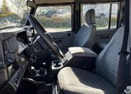 Land Rover Defender 9